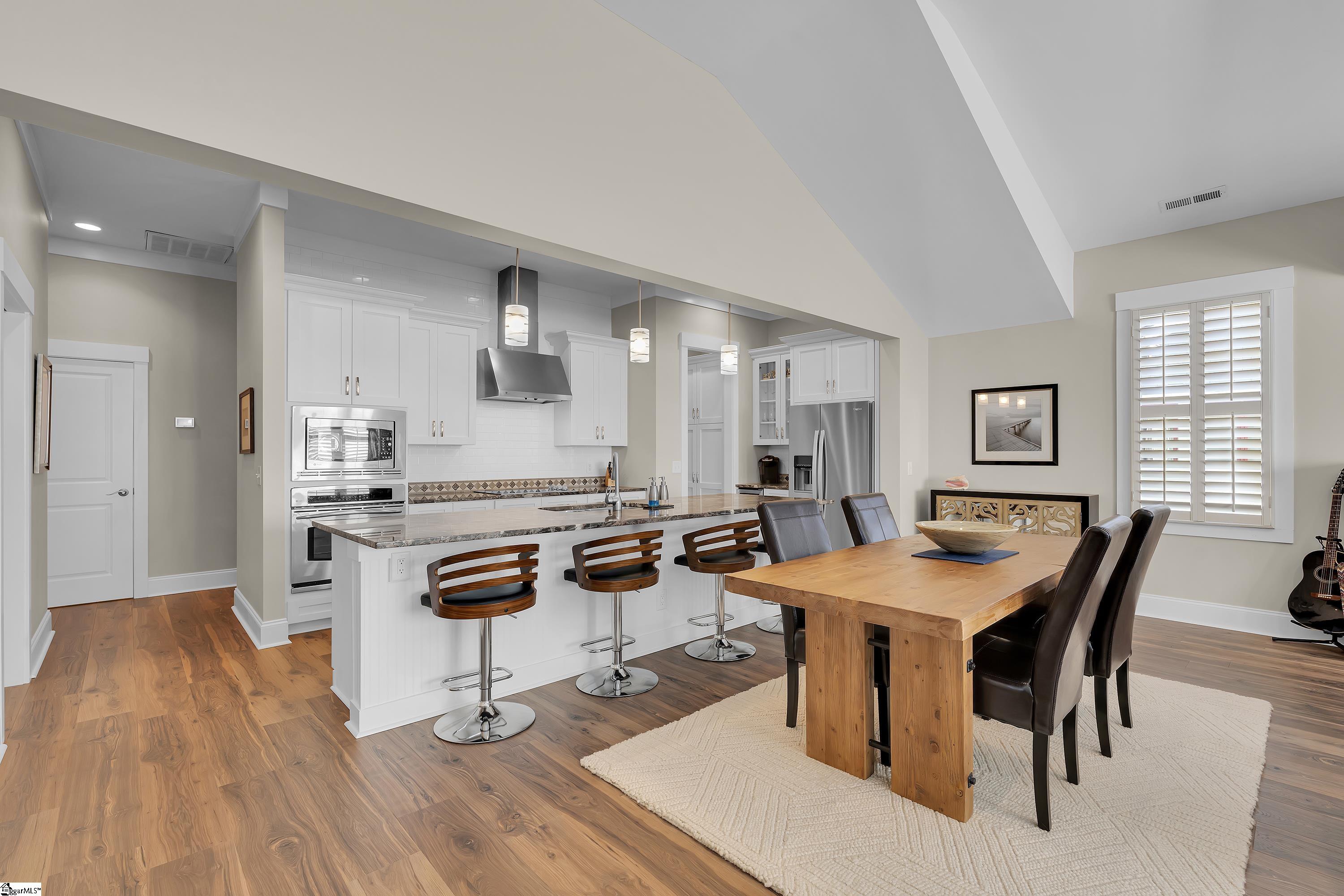 Greenville, South Carolina 29601, United States, 3 Bedrooms Bedrooms, ,4 BathroomsBathrooms,Residential,Active,238522