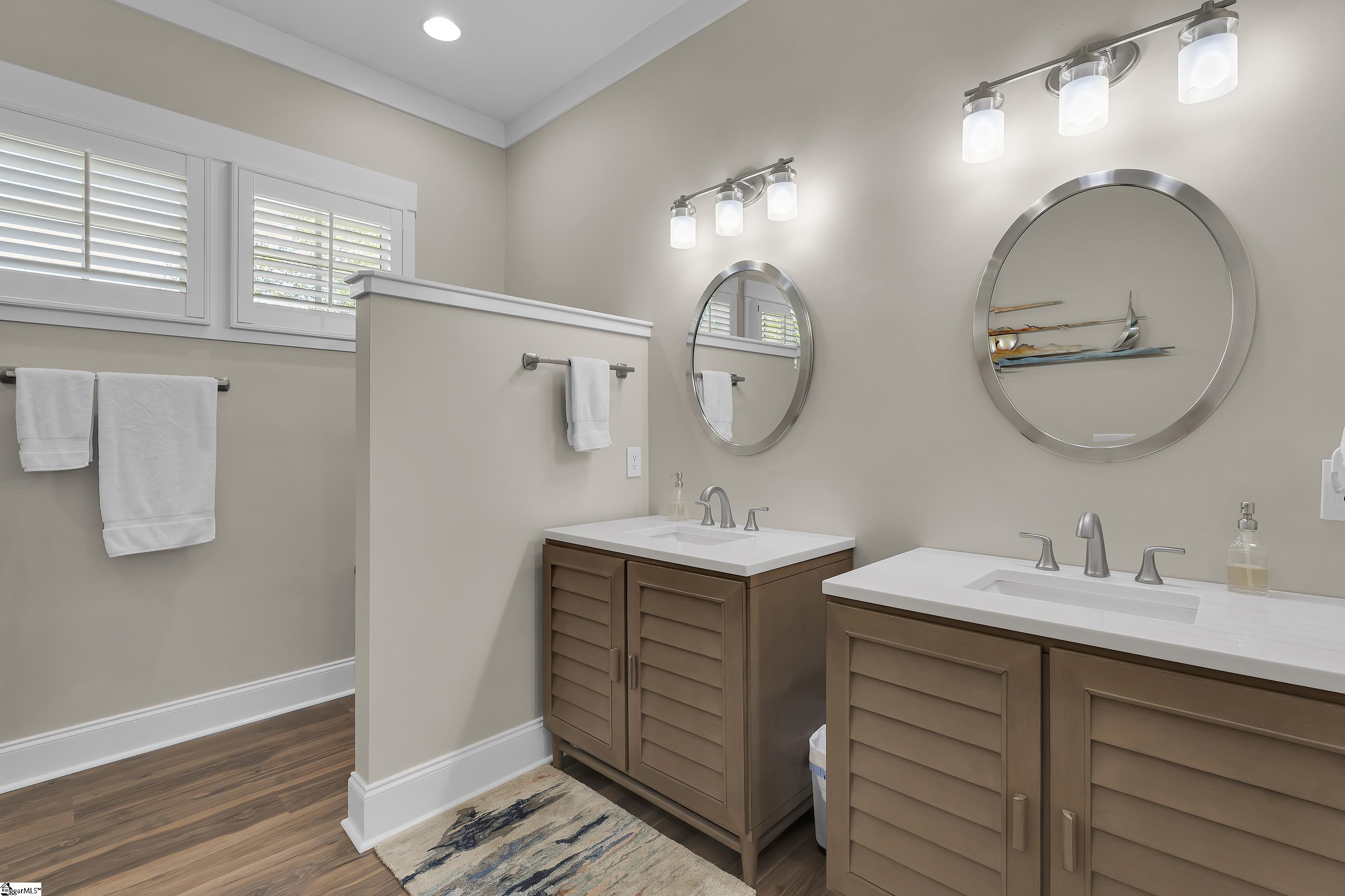 Greenville, South Carolina 29601, United States, 3 Bedrooms Bedrooms, ,4 BathroomsBathrooms,Residential,Active,238522