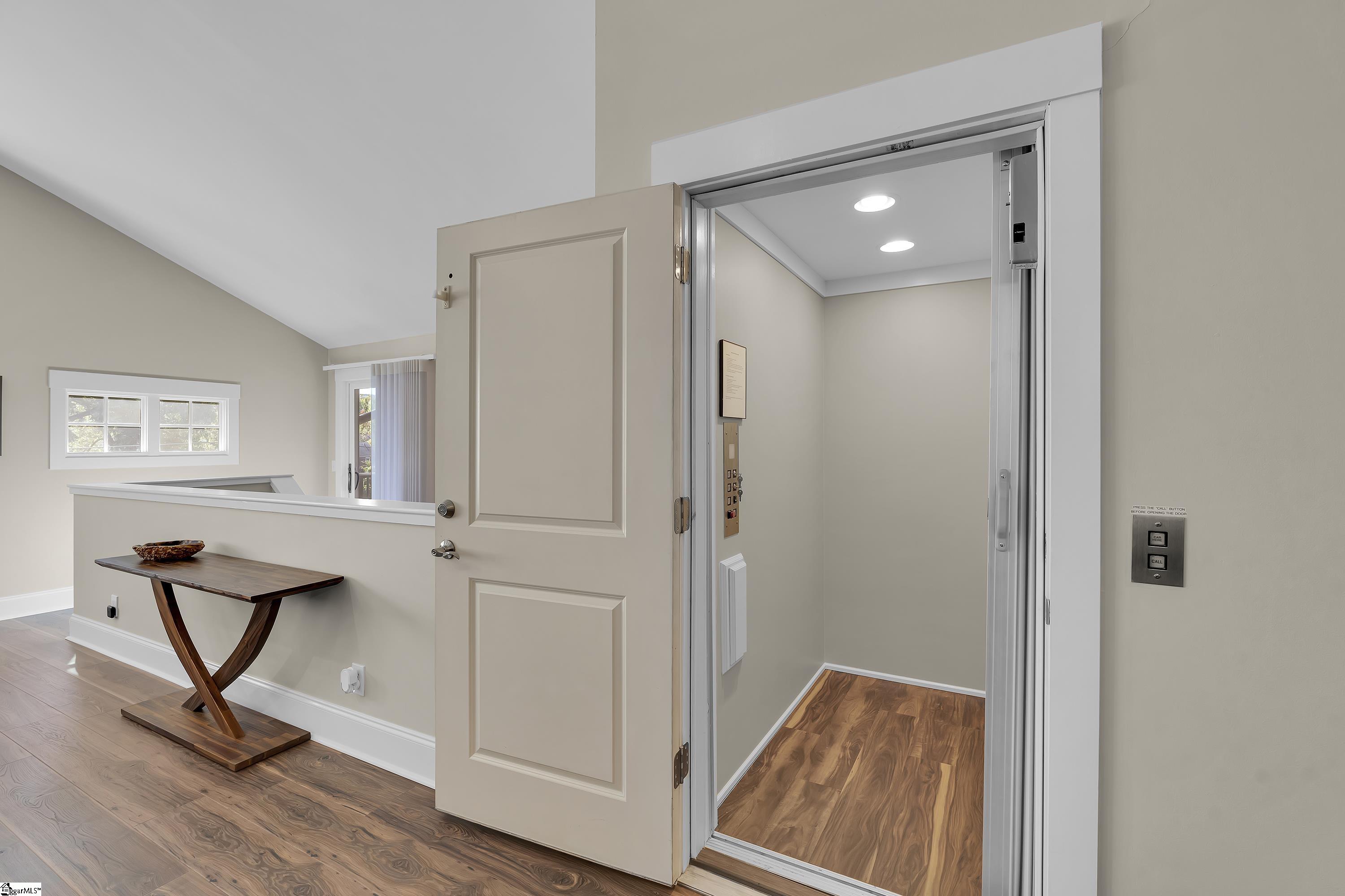 Greenville, South Carolina 29601, United States, 3 Bedrooms Bedrooms, ,4 BathroomsBathrooms,Residential,Active,238522