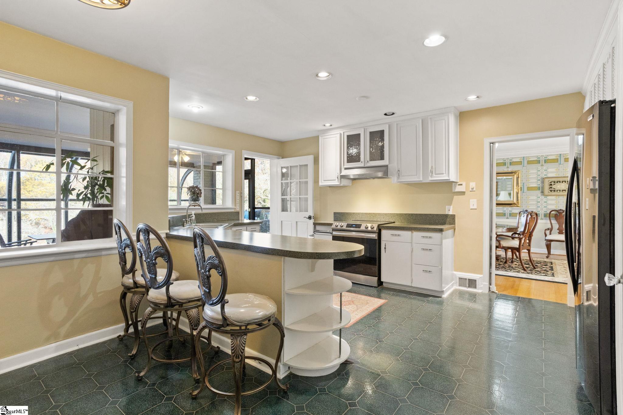 Greenville, South Carolina 29609, United States, 4 Bedrooms Bedrooms, ,4 BathroomsBathrooms,Residential,Active,245214