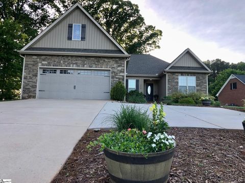 Photo of 379 Riveroak Road, Inman, SC 29349 (MLS # 1590718)
