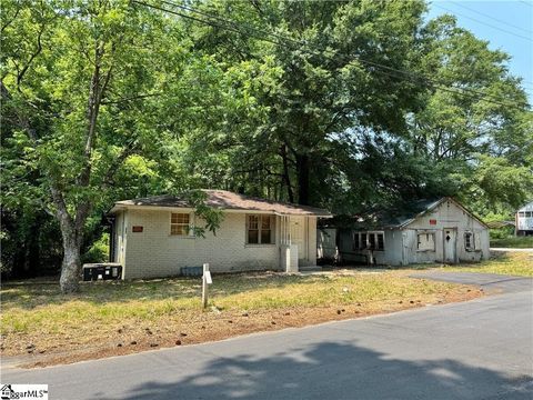 Photo of 207 Oak Drive, Belton, SC 29627 (MLS # 1578481)