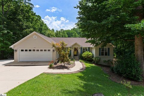 Photo of 322 Shorecrest Drive, Seneca, SC 29672 (MLS # 1589539)