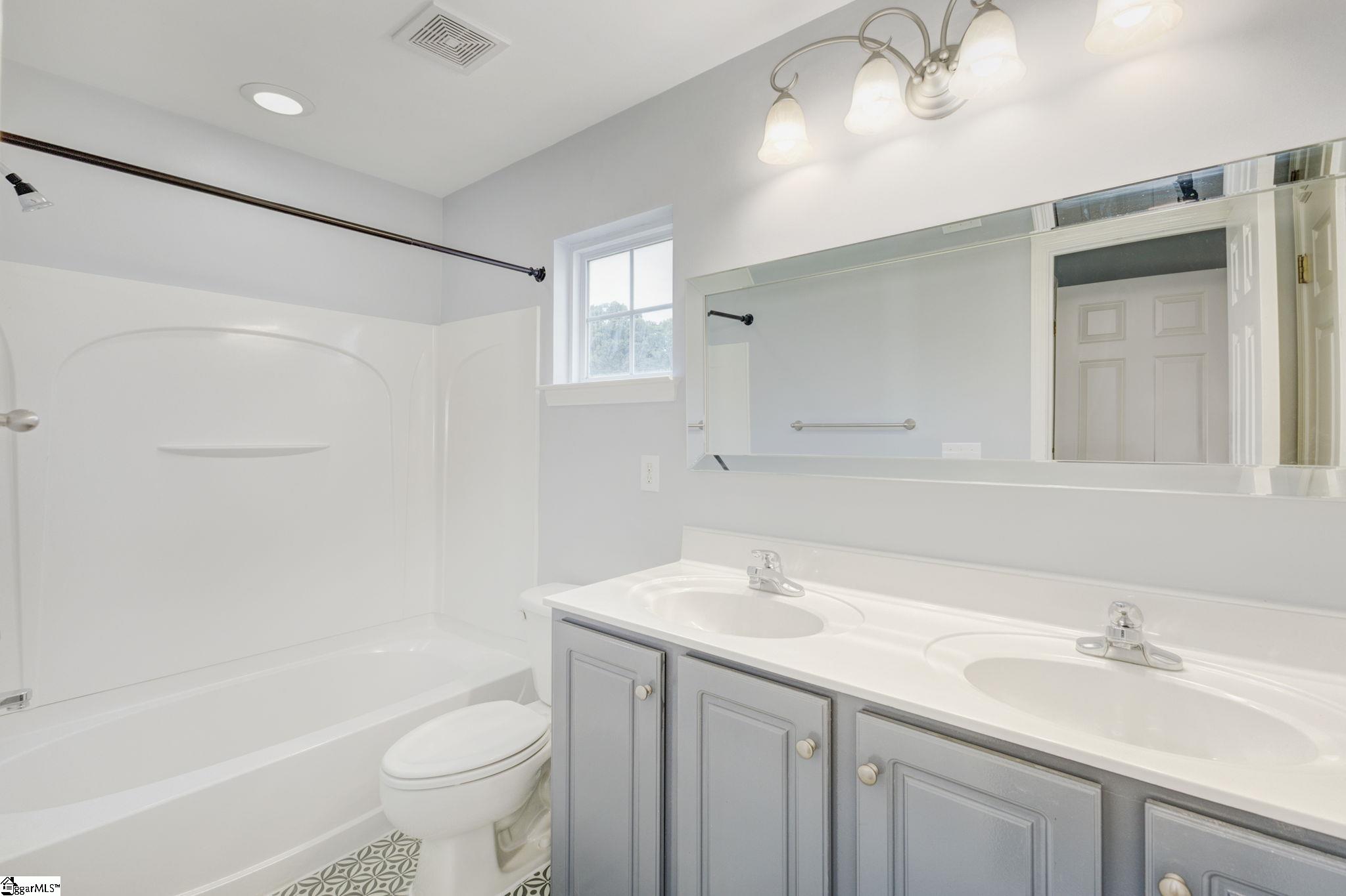 Easley, South Carolina 29642, United States, 4 Bedrooms Bedrooms, ,3 BathroomsBathrooms,Residential,Active,182839