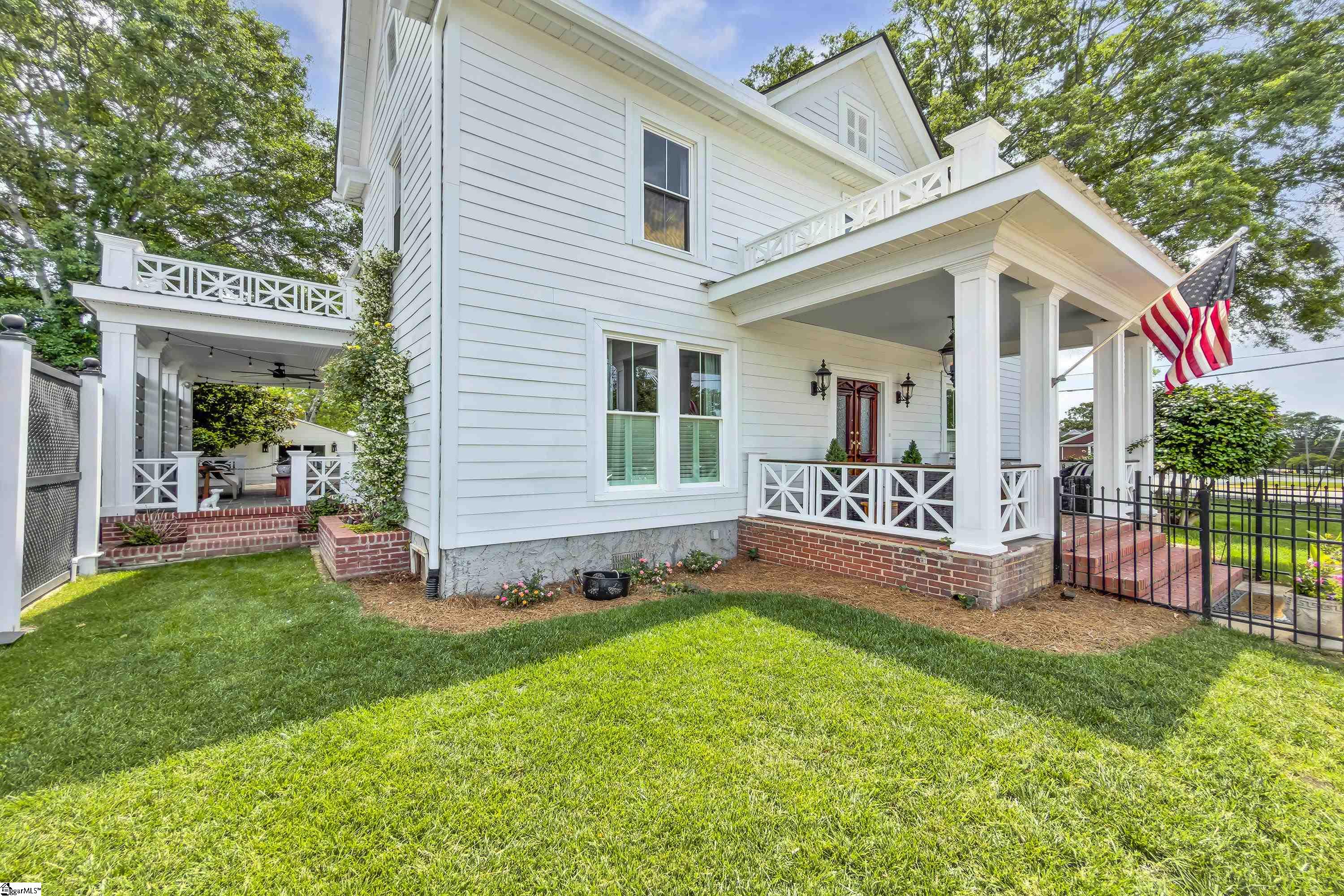 109 W Curtis Street