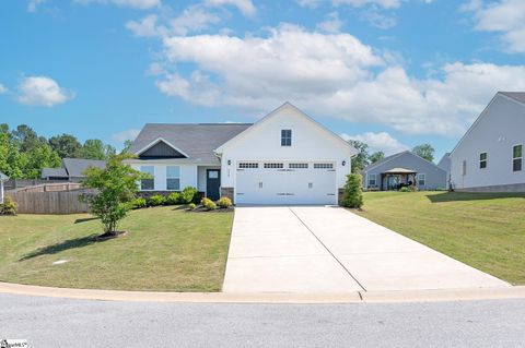 Photo of 934 Blue Willow Court, Spartanburg, SC 29302 (MLS # 1590652)
