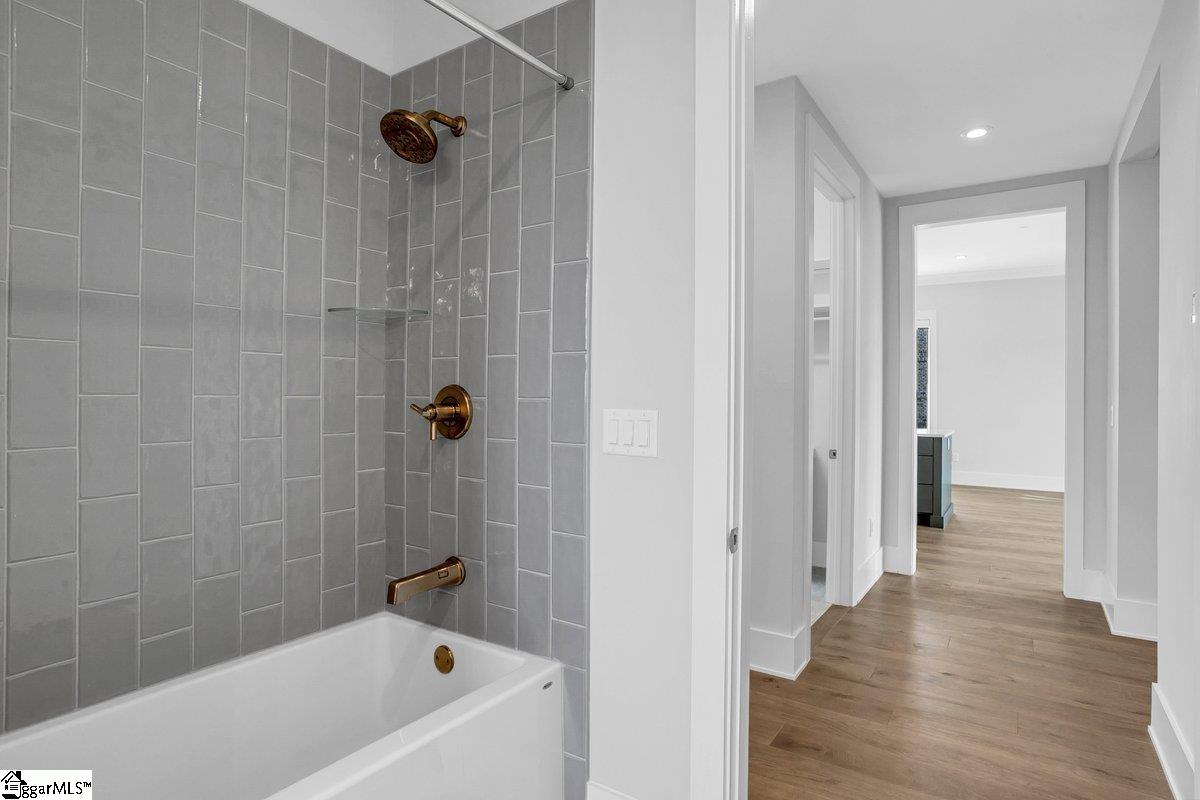 Greenville, South Carolina 29601, United States, 2 Bedrooms Bedrooms, ,2 BathroomsBathrooms,Residential,Active,218775