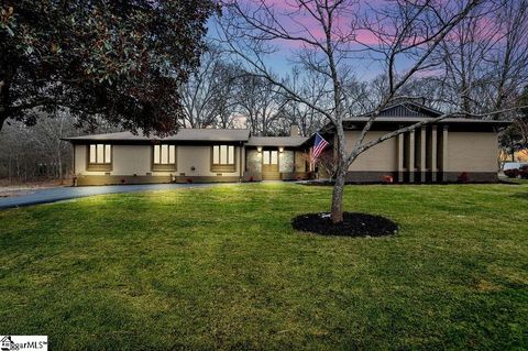 Photo of 311 Dunbarton Court, Spartanburg, SC 29307 (MLS # 1583367)