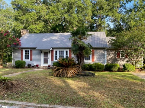 Photo of 111 Maplebrook Street, Laurens, SC 29360 (MLS # 1597431)