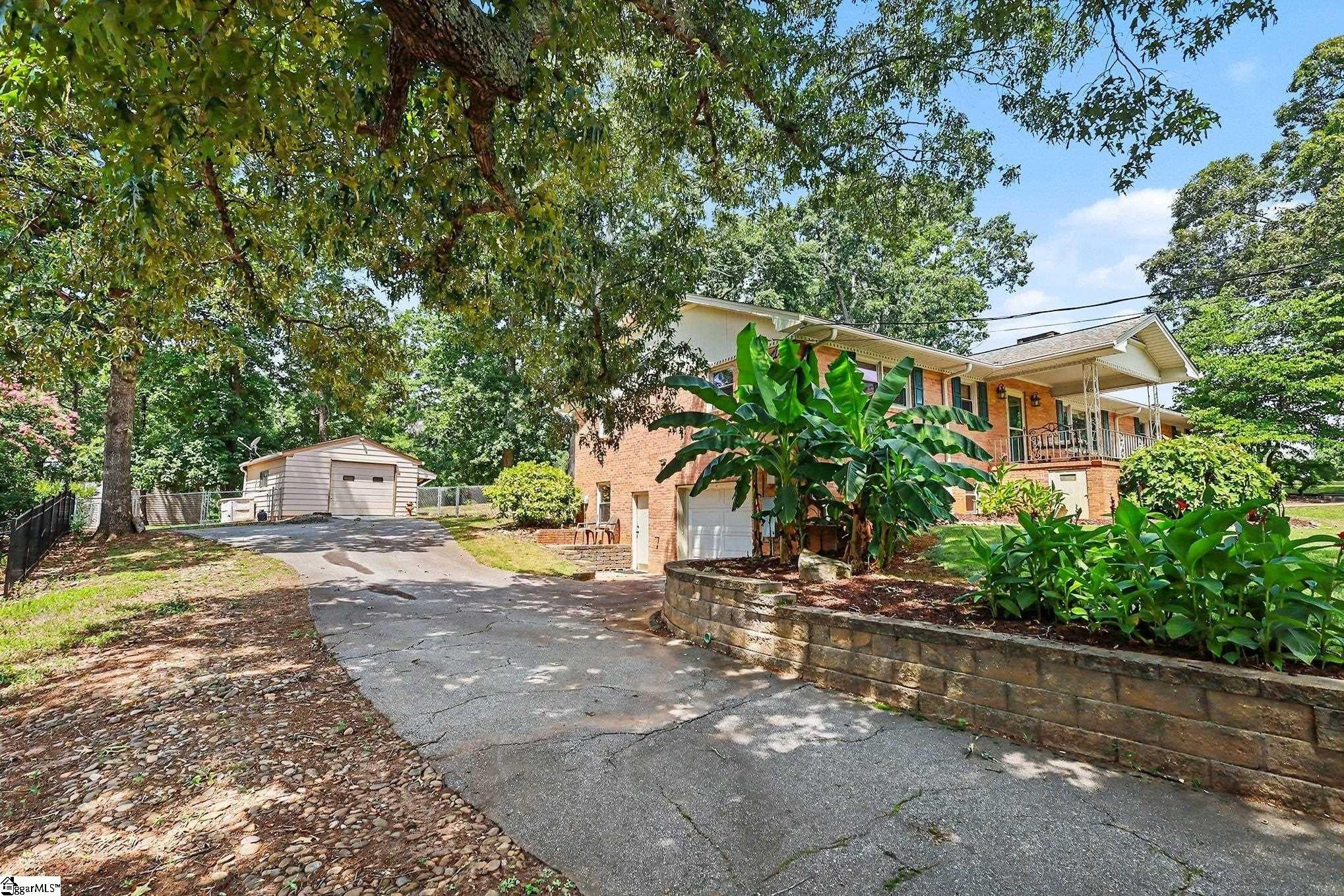 1095 Alexander Road