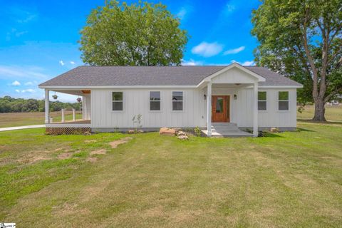Photo of 2024 Edwards Lake Road, Greer, SC 29651 (MLS # 1597229)
