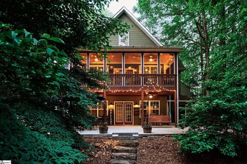 Photo of 141 W Waters Edge Lane, West Union, SC 29696 (MLS # 1580071)