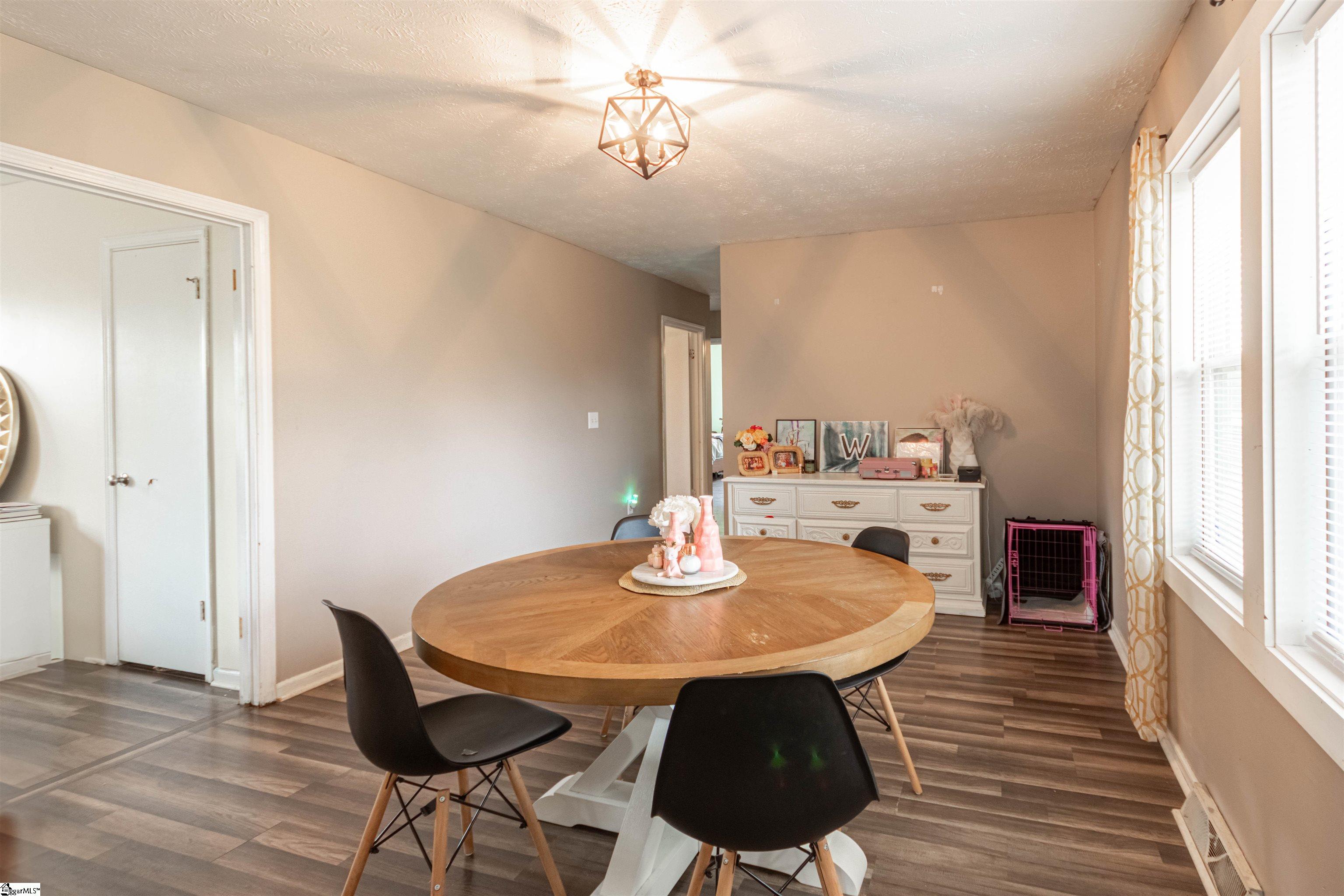 Easley, South Carolina 29640, United States, 3 Bedrooms Bedrooms, ,2 BathroomsBathrooms,Residential,Active,102312