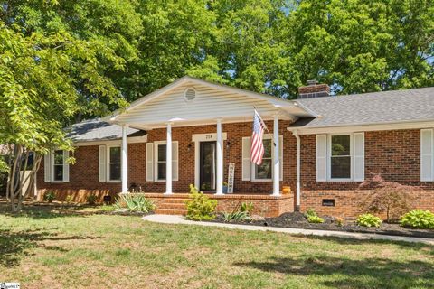Photo of 218 Crestwood Drive, Greenville, SC 29609 (MLS # 1591758)