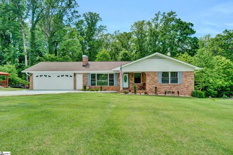 Photo of 1113 Fox Squirrel Ridge Road, Pickens, SC 29671 (MLS # 1571360)