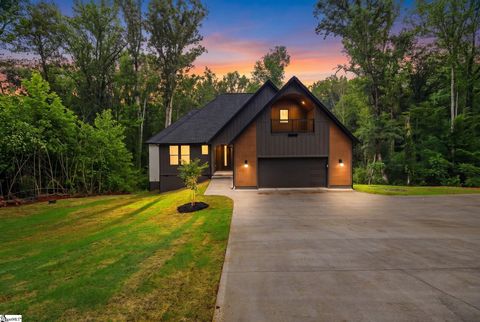 Photo of 112 Singing Pines Drive, Greenville, SC 29611 (MLS # 1593171)
