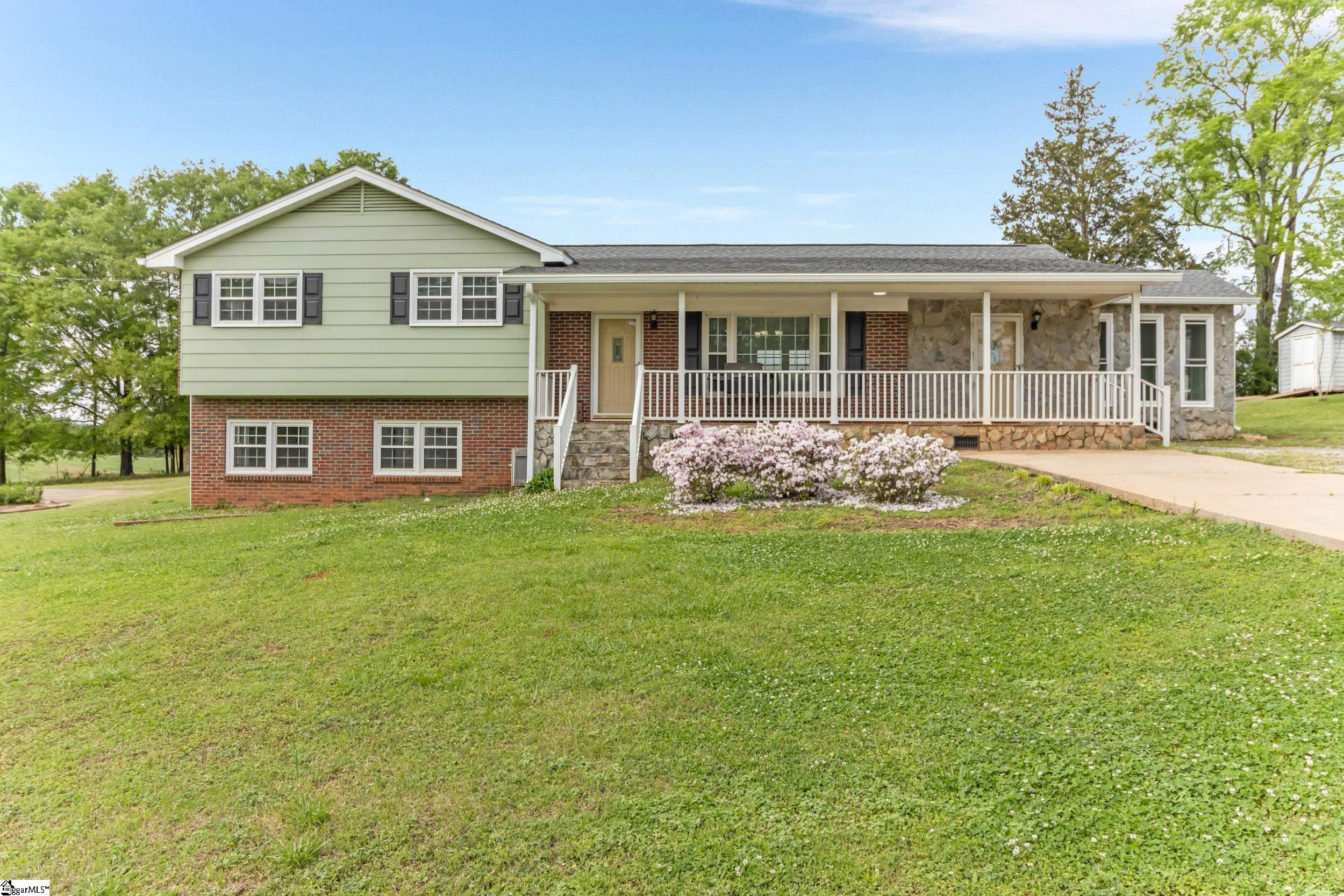 Photo 1 of 50 — 2118 Buffalo West Springs Highway, Buffalo, SC 29321
