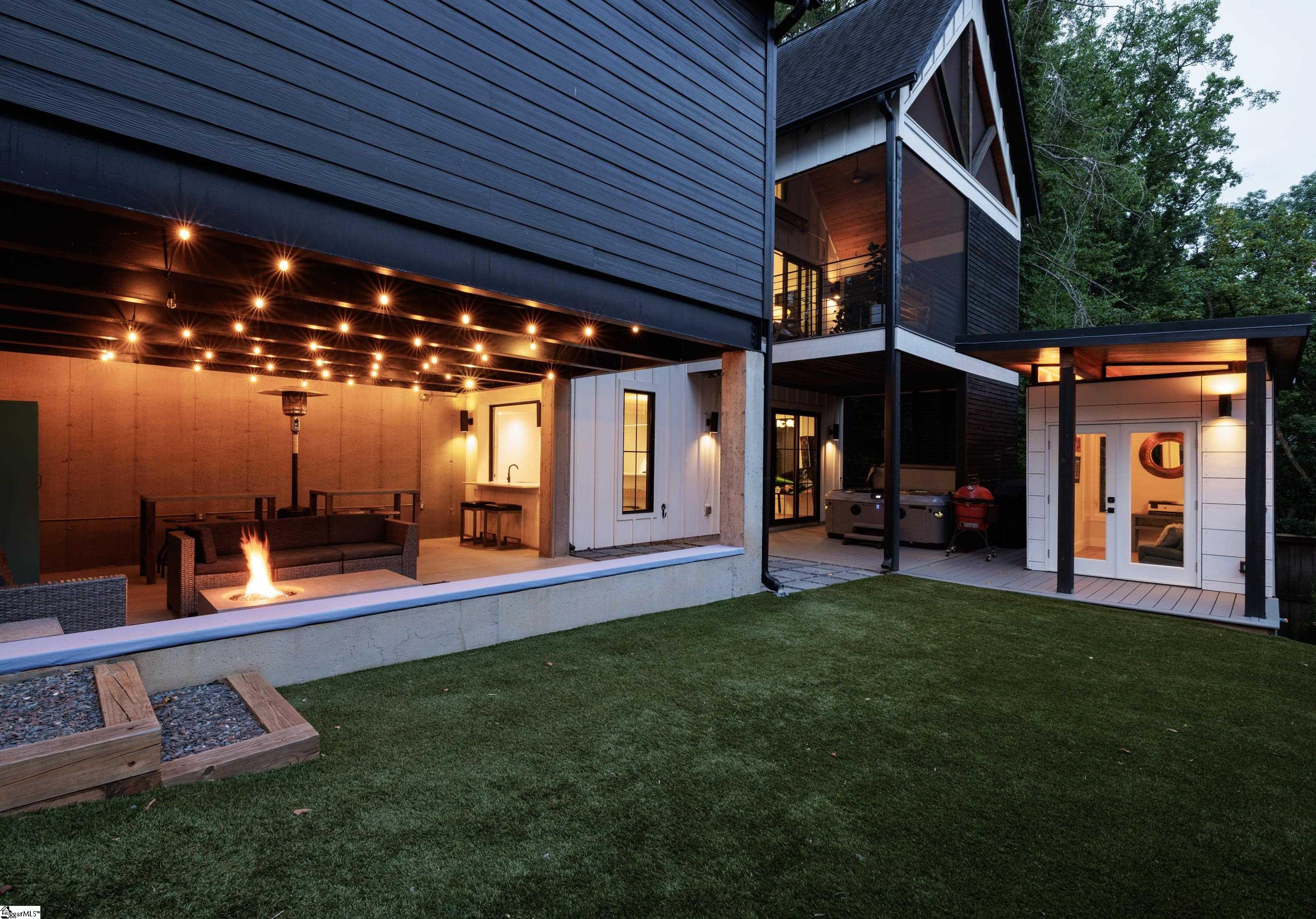 116 W Augusta Place