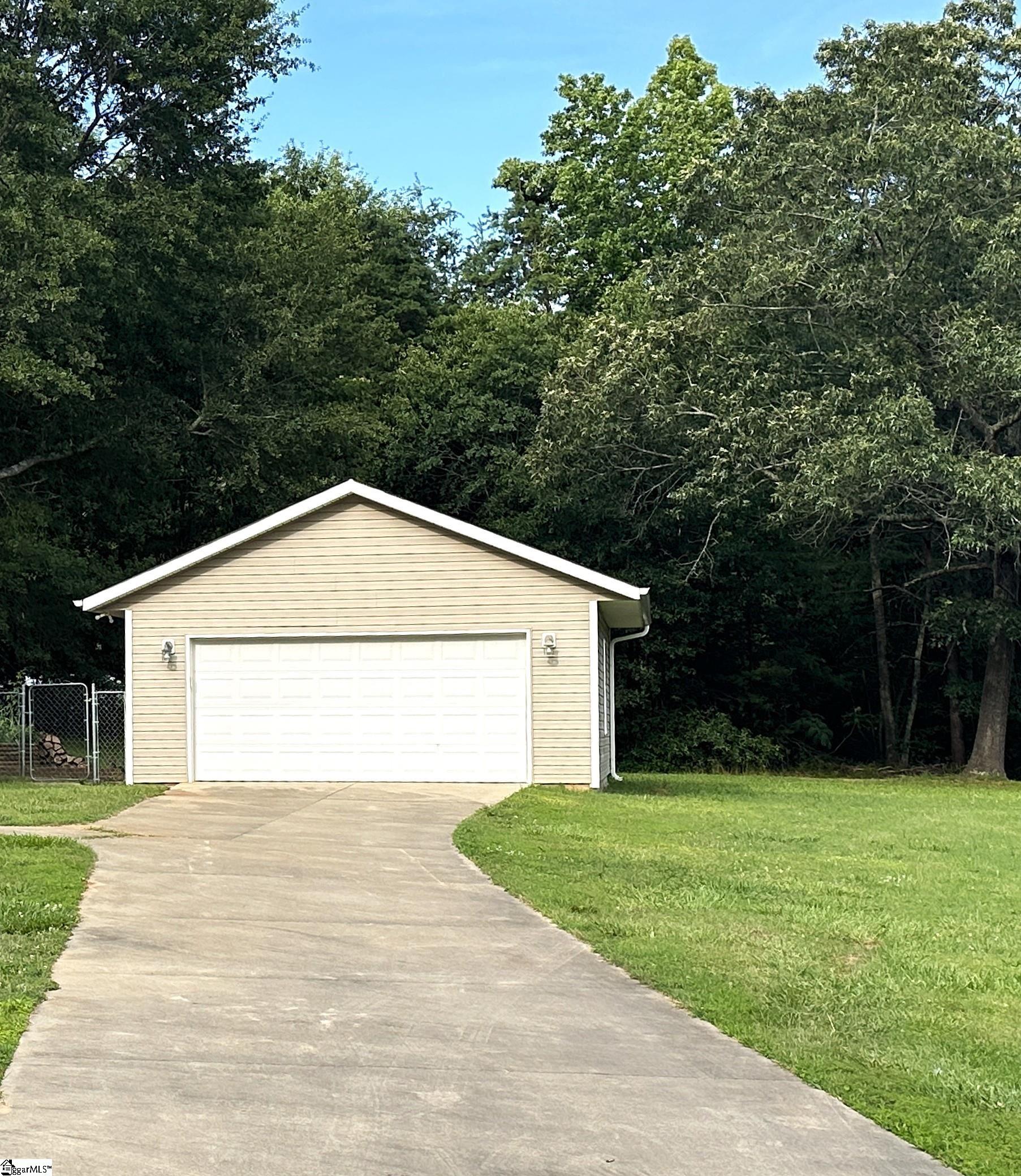 Taylors, South Carolina 29687, United States, 3 Bedrooms Bedrooms, ,2 BathroomsBathrooms,Residential,Active,151218