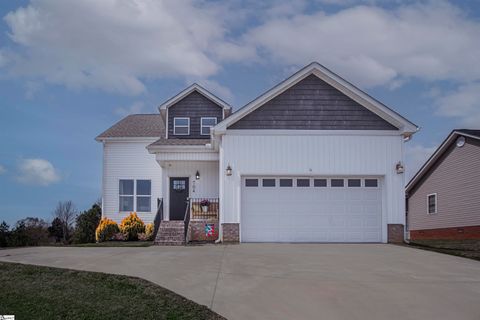 Photo of 704 Rockcliff Street, Greenville, SC 29617 (MLS # 1585596)