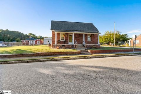 Photo of 502 Lowell Avenue, Greenwood, SC 29646 (MLS # 1571377)