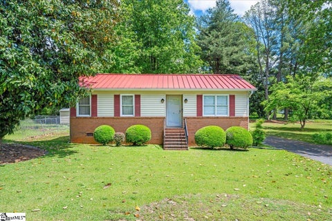 Photo of 8 Cross Street, Inman, SC 29349 (MLS # 1603662)