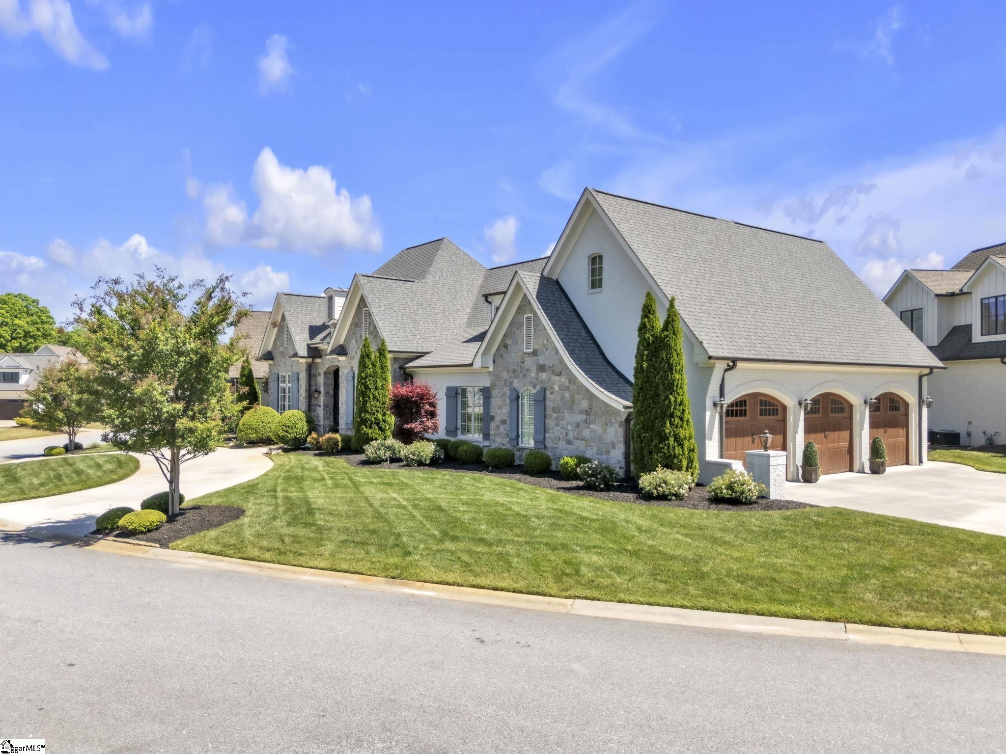 107 Fernbank Court
