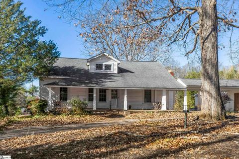 Photo of 4 Huff Drive, Greenville, SC 29611 (MLS # 1577920)