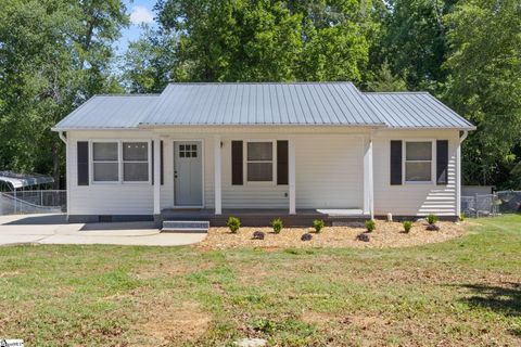 Photo of 335 Pinonwood Drive, Simpsonville, SC 29680 (MLS # 1592506)
