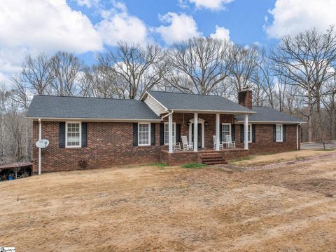 Photo of 170 Oak Ridge Drive, Jonesville, SC 29353 (MLS # 1583272)