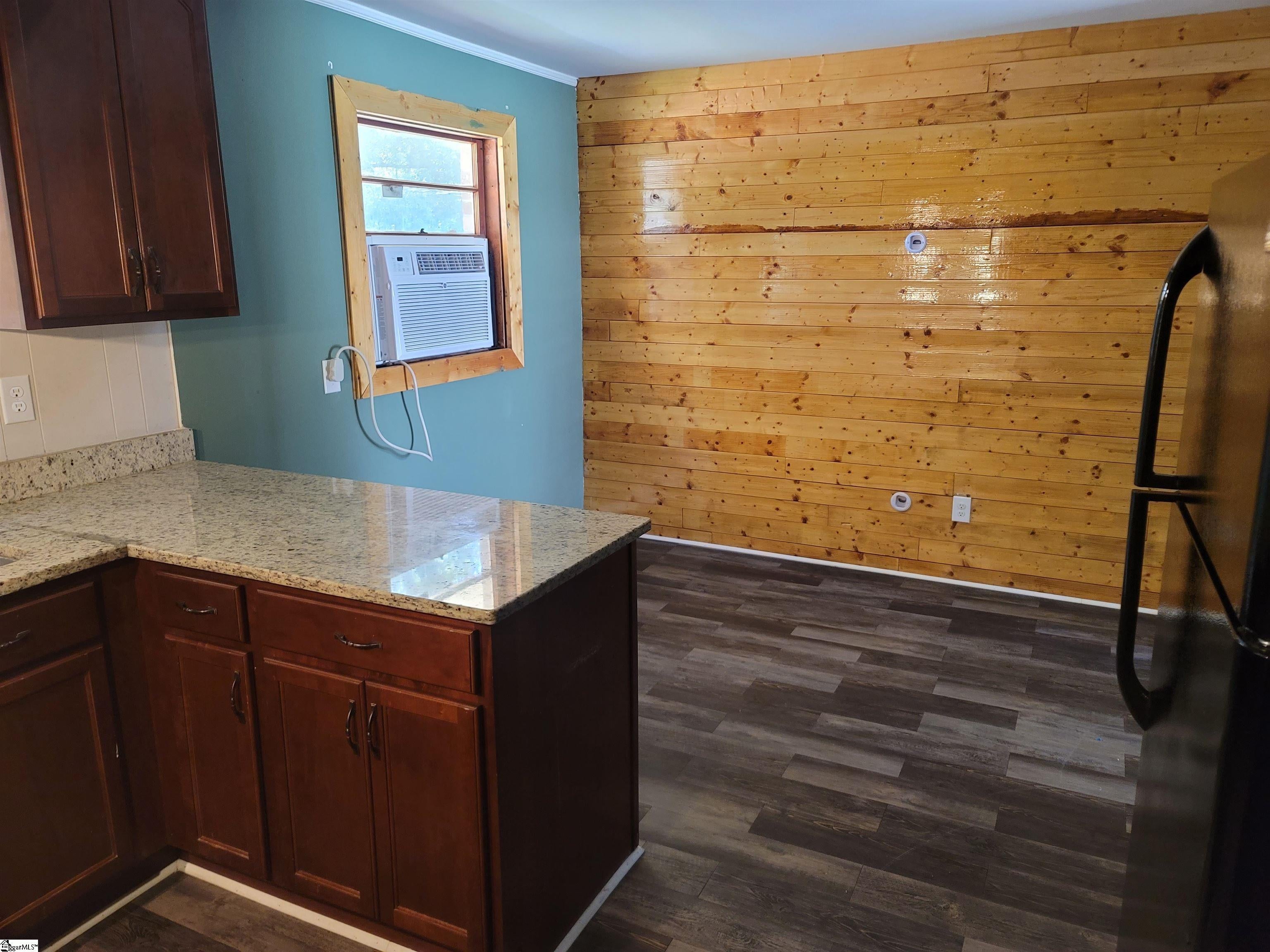 413 Barclay Avenue - Photo 3