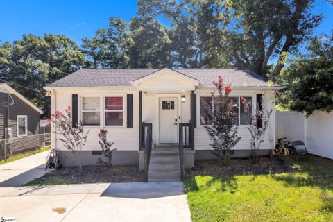 Photo of 8 Antioch Drive, Greenville, SC 29605 (MLS # 1604043)