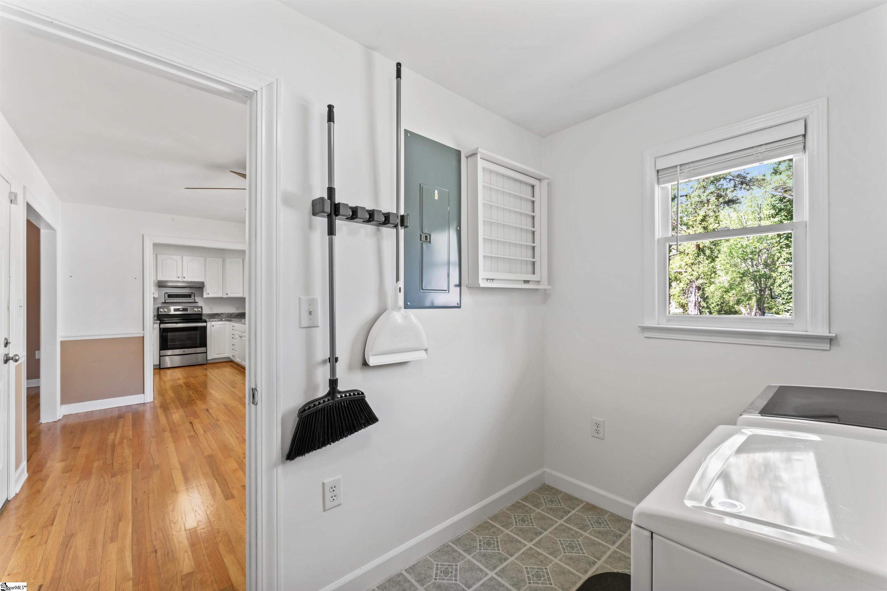 Greenwood, South Carolina 29649, United States, 3 Bedrooms Bedrooms, ,2 BathroomsBathrooms,Residential,Contingent,100347