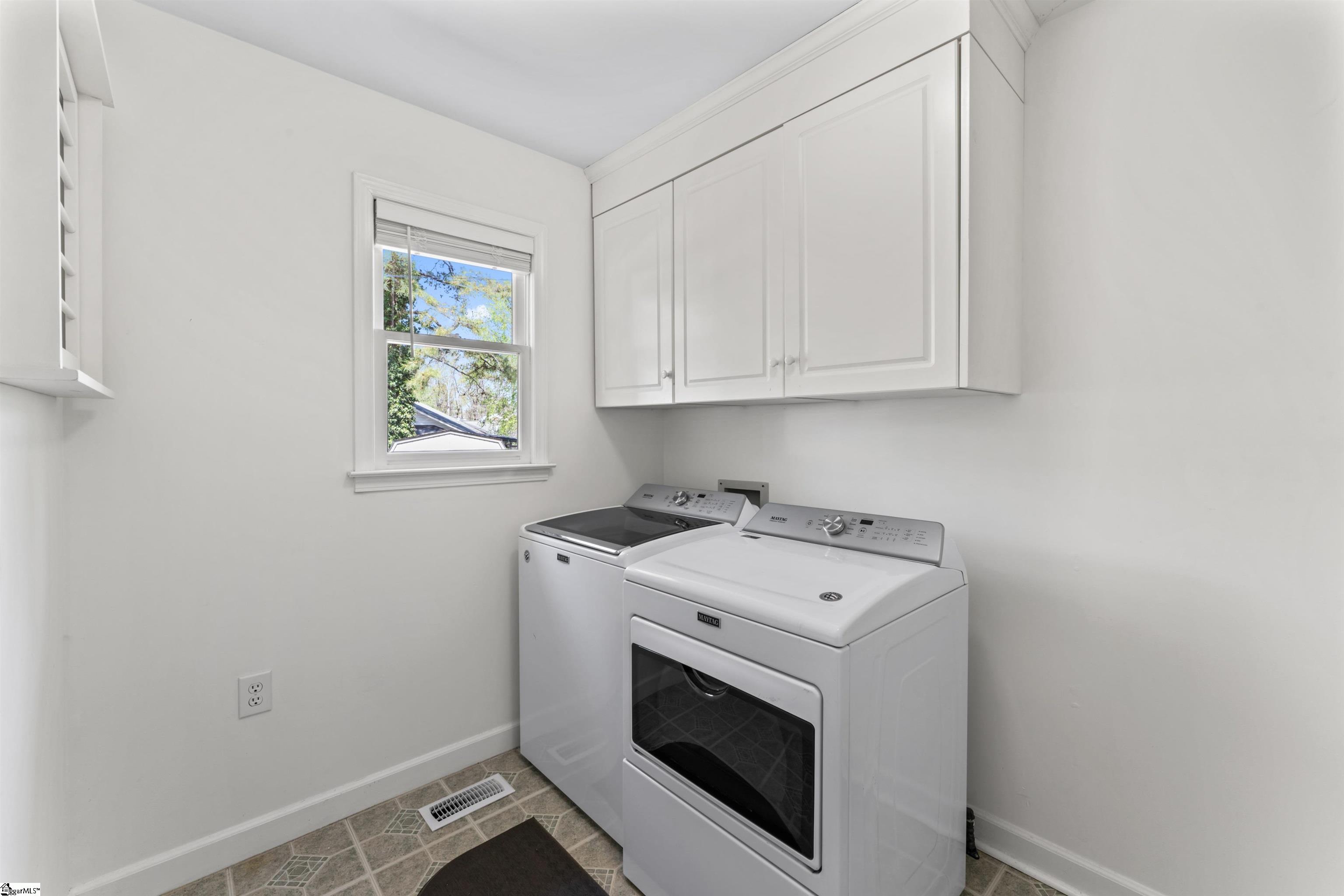 Greenwood, South Carolina 29649, United States, 3 Bedrooms Bedrooms, ,2 BathroomsBathrooms,Residential,Contingent,100347