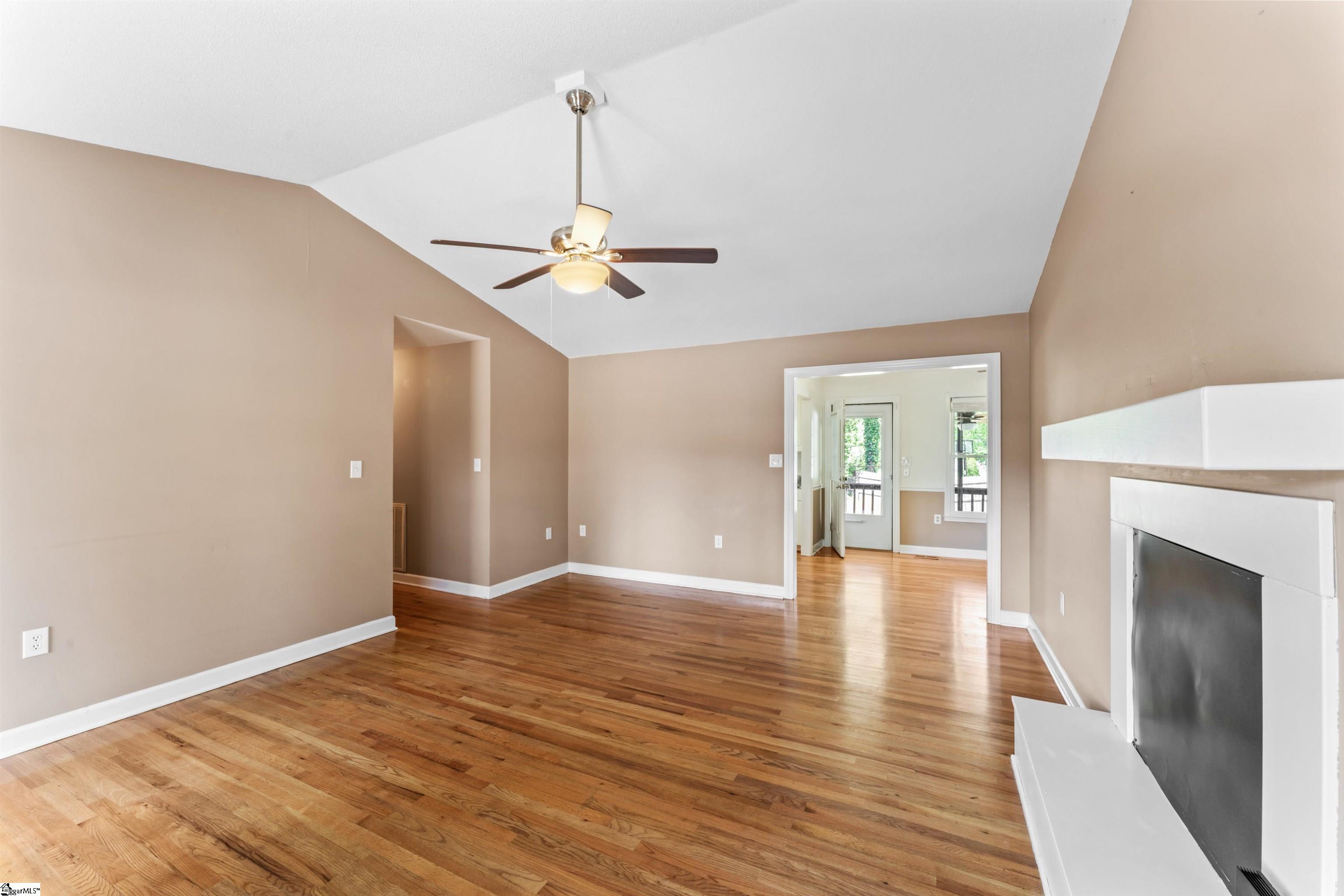 Greenwood, South Carolina 29649, United States, 3 Bedrooms Bedrooms, ,2 BathroomsBathrooms,Residential,Contingent,100347