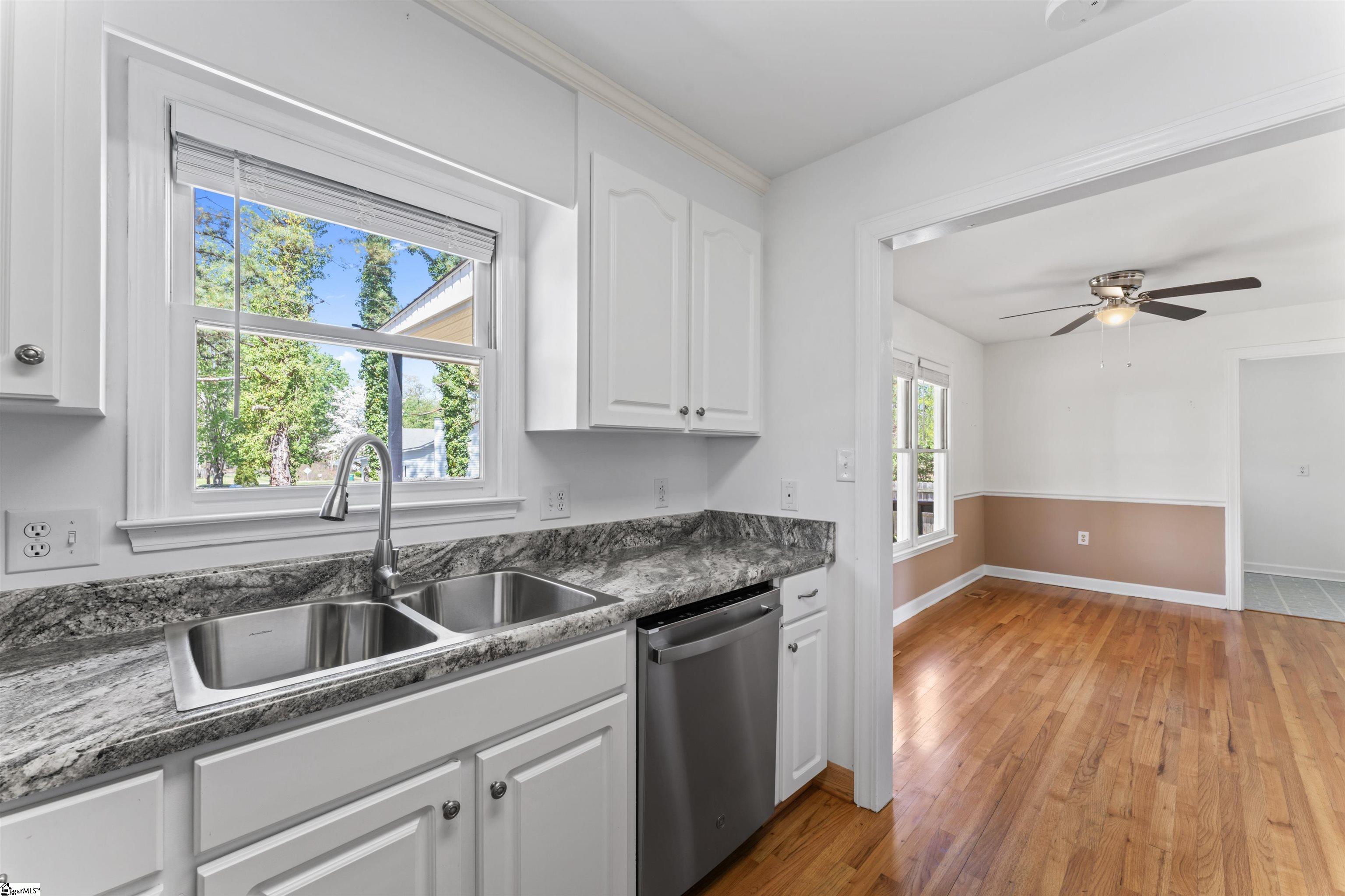 Greenwood, South Carolina 29649, United States, 3 Bedrooms Bedrooms, ,2 BathroomsBathrooms,Residential,Contingent,100347