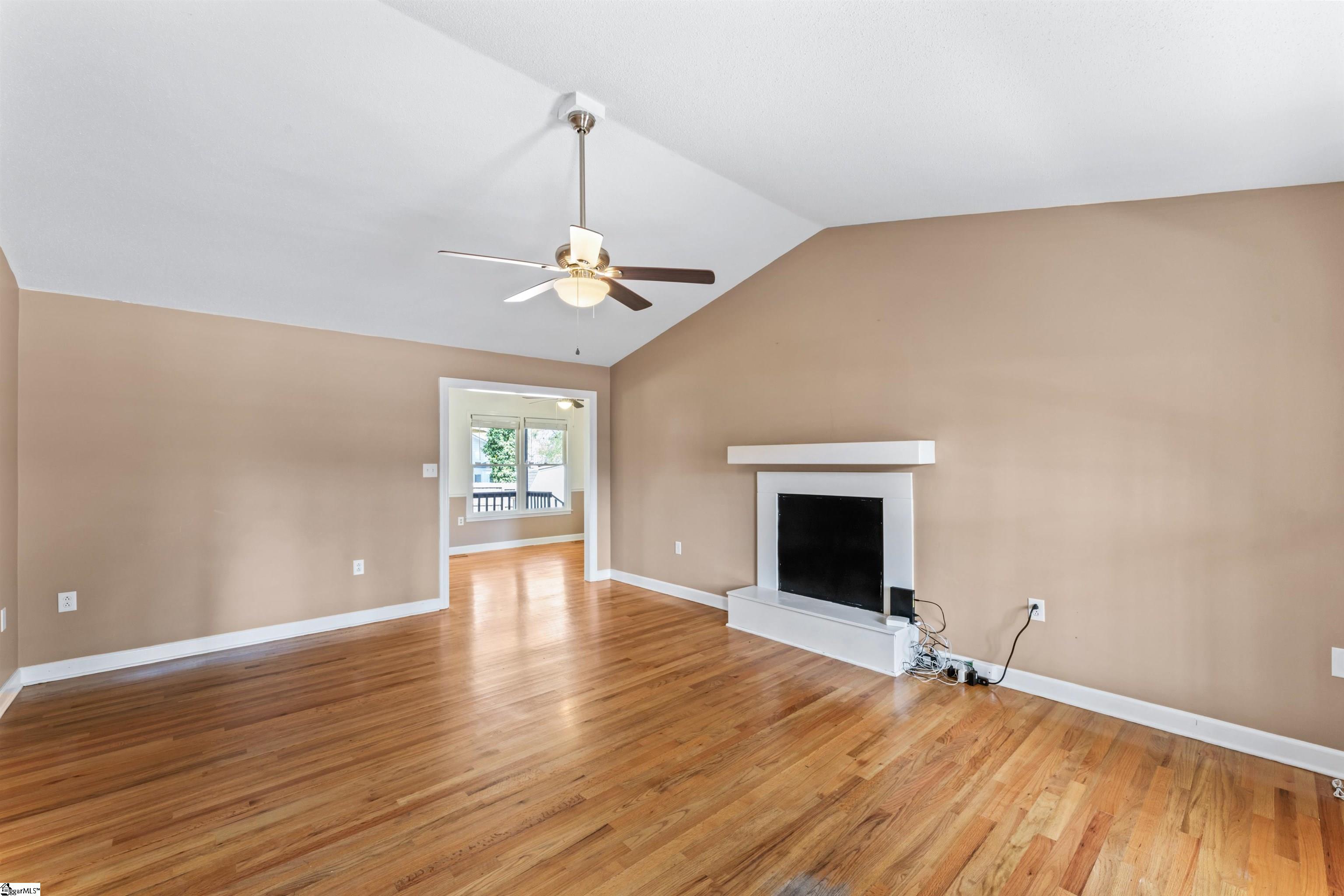 Greenwood, South Carolina 29649, United States, 3 Bedrooms Bedrooms, ,2 BathroomsBathrooms,Residential,Contingent,100347