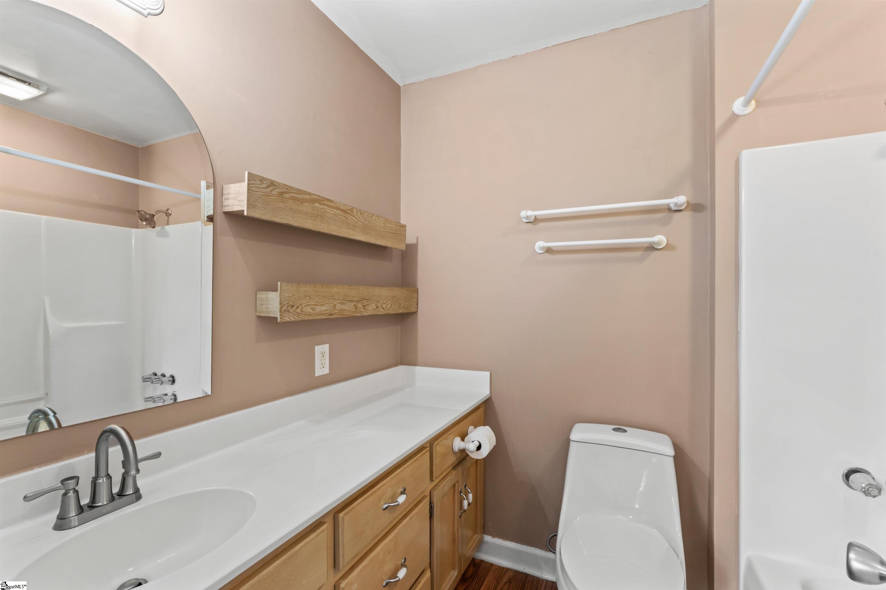 Greenwood, South Carolina 29649, United States, 3 Bedrooms Bedrooms, ,2 BathroomsBathrooms,Residential,Contingent,100347