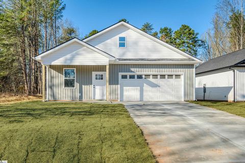 Photo of 12 Pine Drive, Taylors, SC 29687 (MLS # 1581101)
