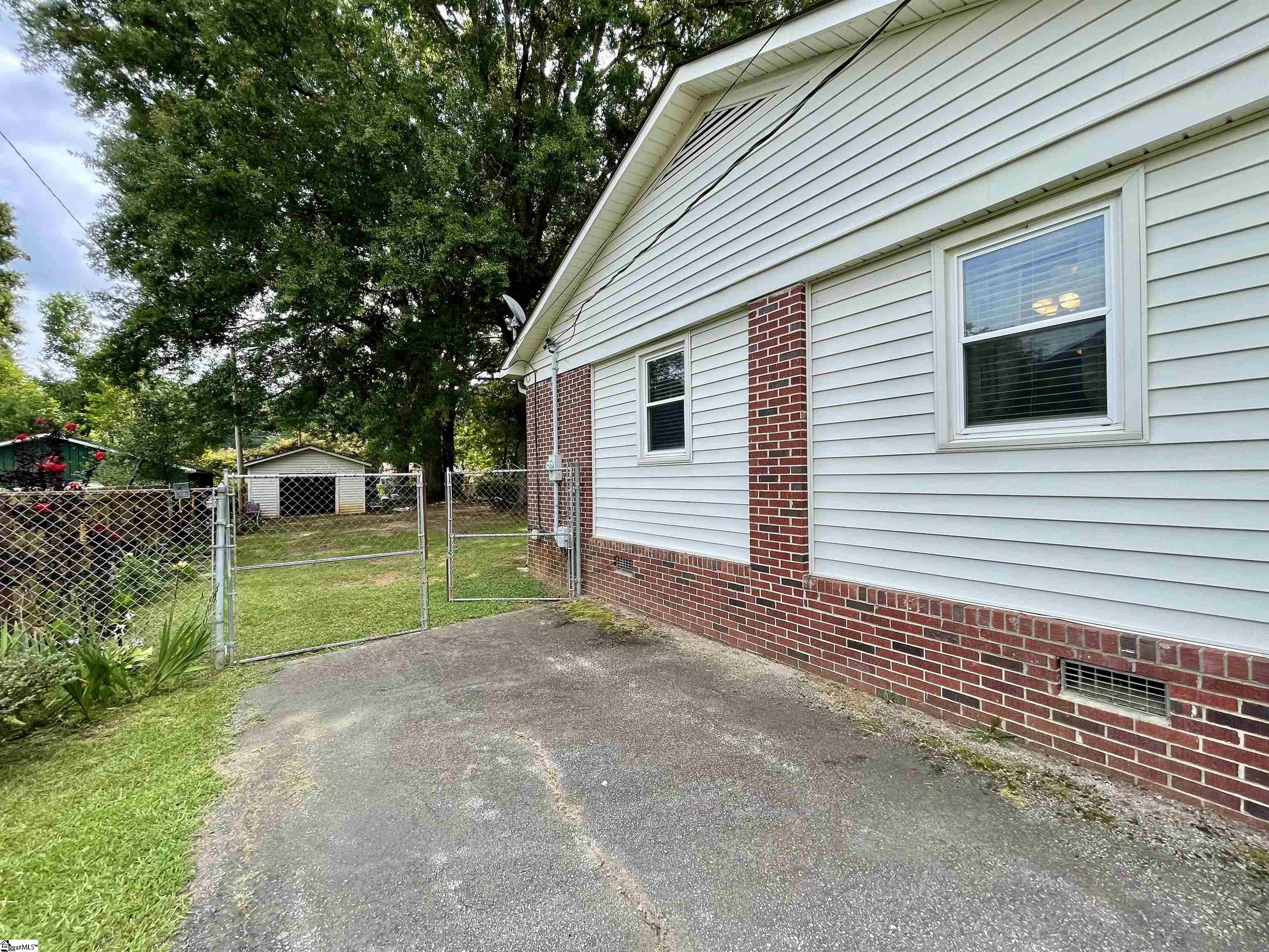 Clinton, South Carolina 29325, United States, 3 Bedrooms Bedrooms, ,2 BathroomsBathrooms,Residential,Active,101824