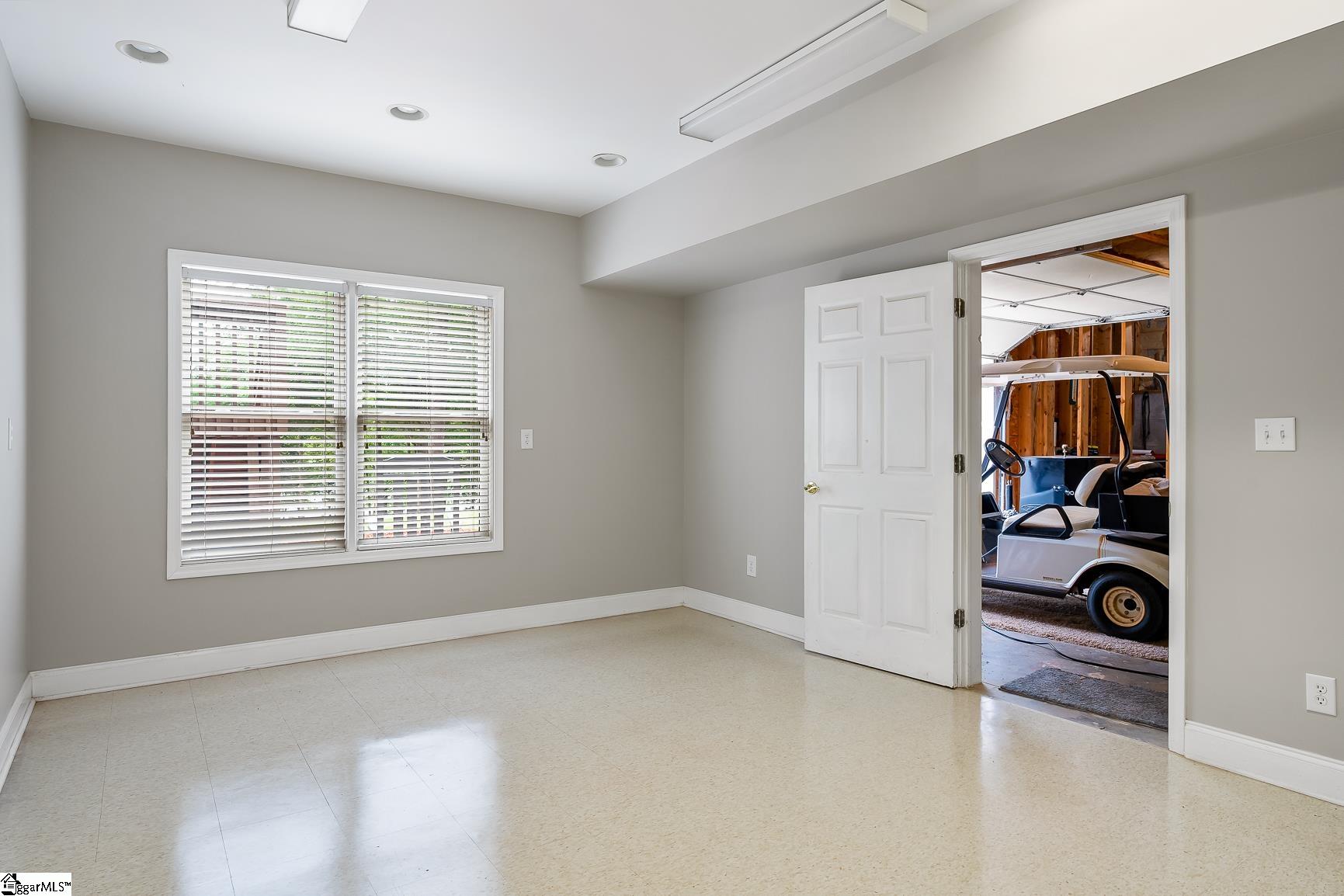 Anderson, South Carolina 29625, United States, 5 Bedrooms Bedrooms, ,4 BathroomsBathrooms,Residential,Active,150827