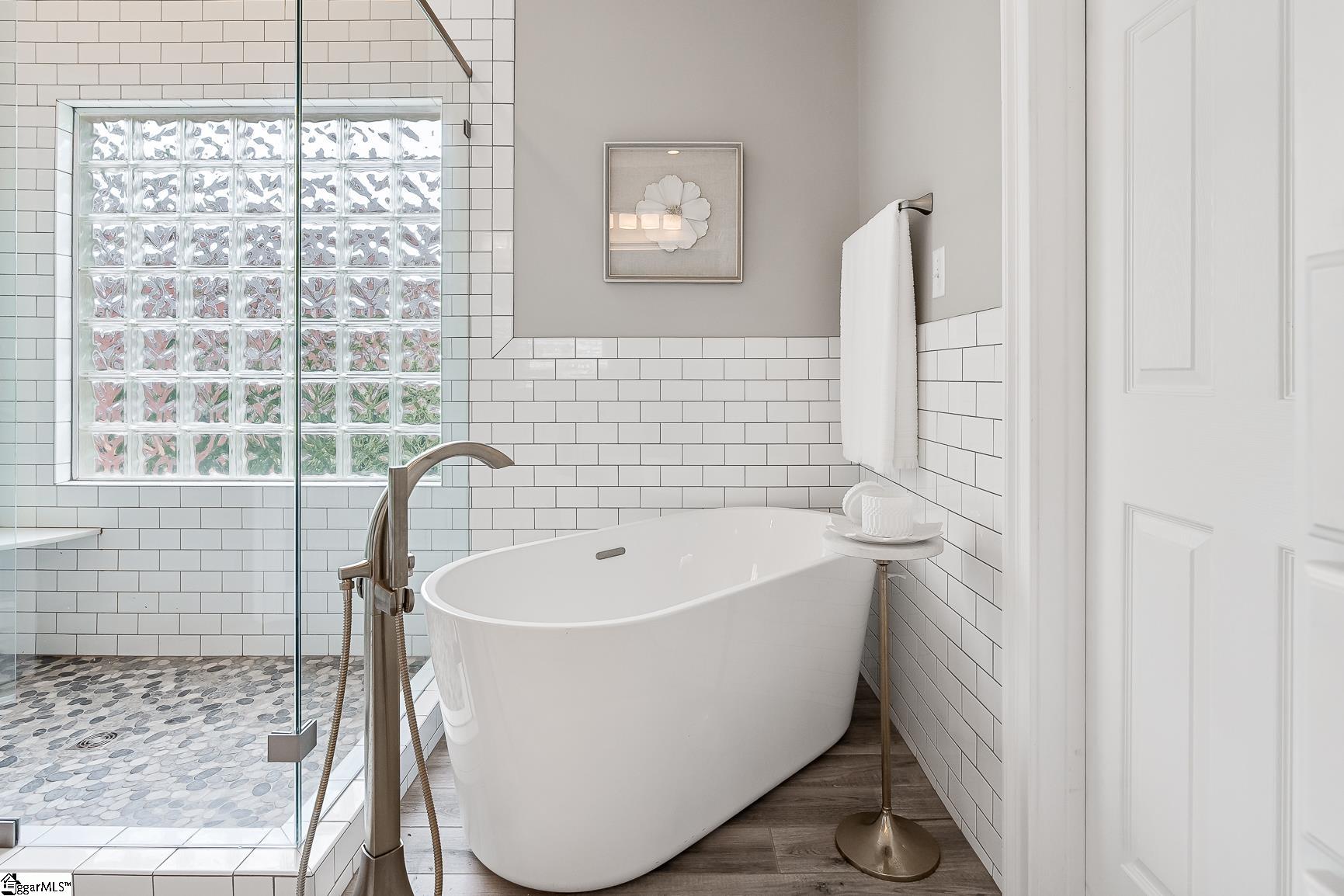 Anderson, South Carolina 29625, United States, 5 Bedrooms Bedrooms, ,4 BathroomsBathrooms,Residential,Active,150827