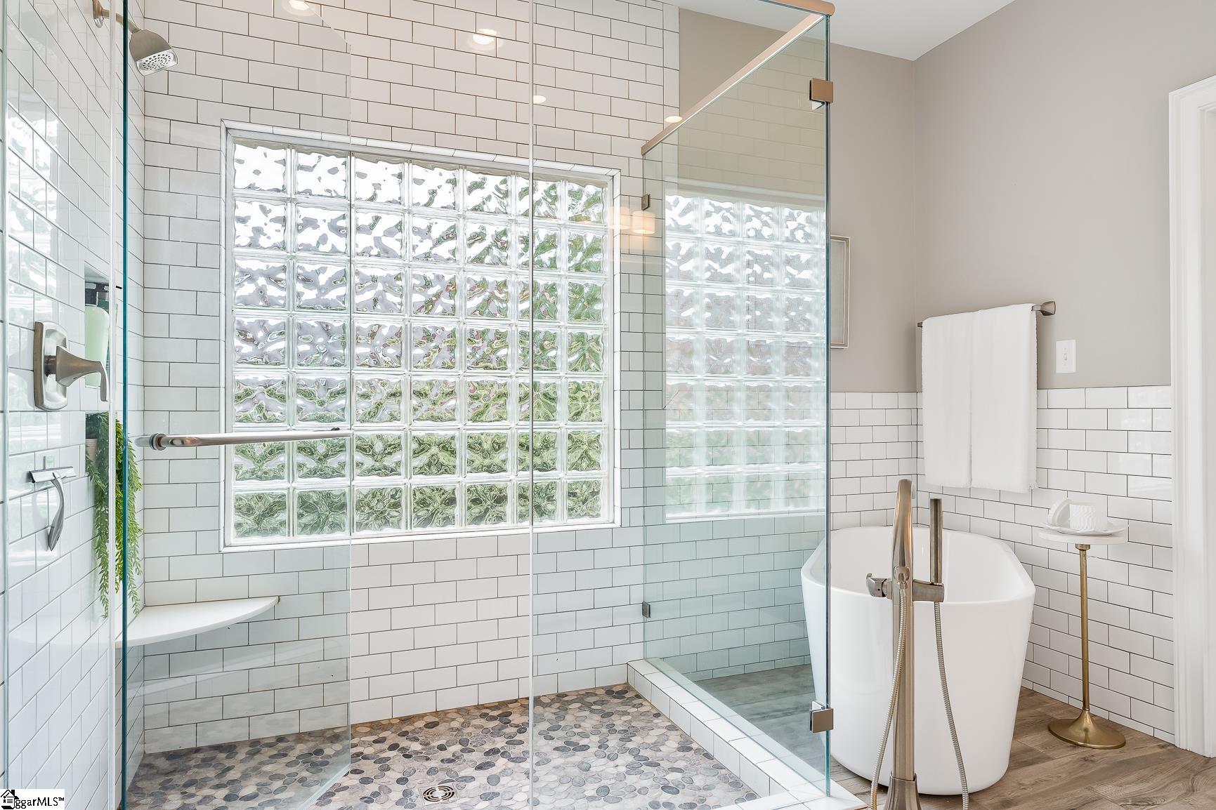 Anderson, South Carolina 29625, United States, 5 Bedrooms Bedrooms, ,4 BathroomsBathrooms,Residential,Active,150827