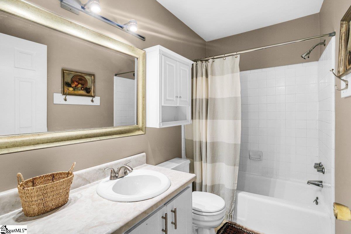 Greenville, South Carolina 29609, United States, 2 Bedrooms Bedrooms, ,1 BathroomBathrooms,Residential,Contingent,172596