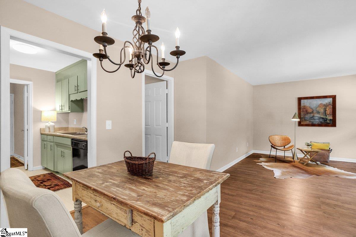 Greenville, South Carolina 29609, United States, 2 Bedrooms Bedrooms, ,1 BathroomBathrooms,Residential,Contingent,172596