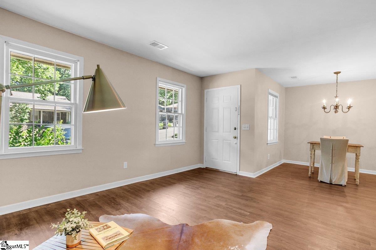 Greenville, South Carolina 29609, United States, 2 Bedrooms Bedrooms, ,1 BathroomBathrooms,Residential,Contingent,172596