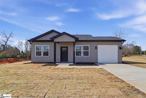 Photo of 4089 N Blackstock Road, Spartanburg, SC 29031 (MLS # 1584001)