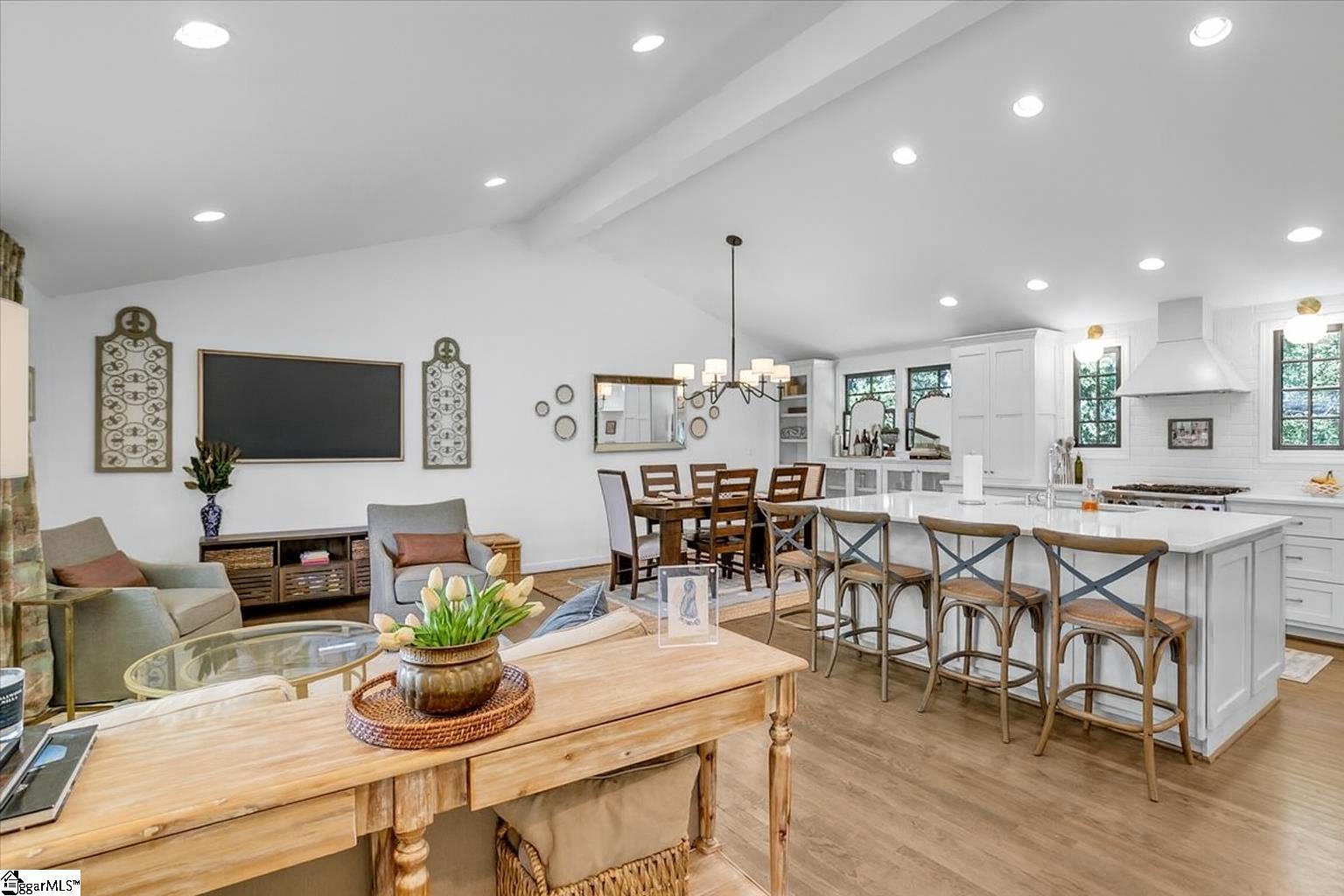 Greenville, South Carolina 29607, United States, 3 Bedrooms Bedrooms, ,2 BathroomsBathrooms,Residential,Contingent,204084