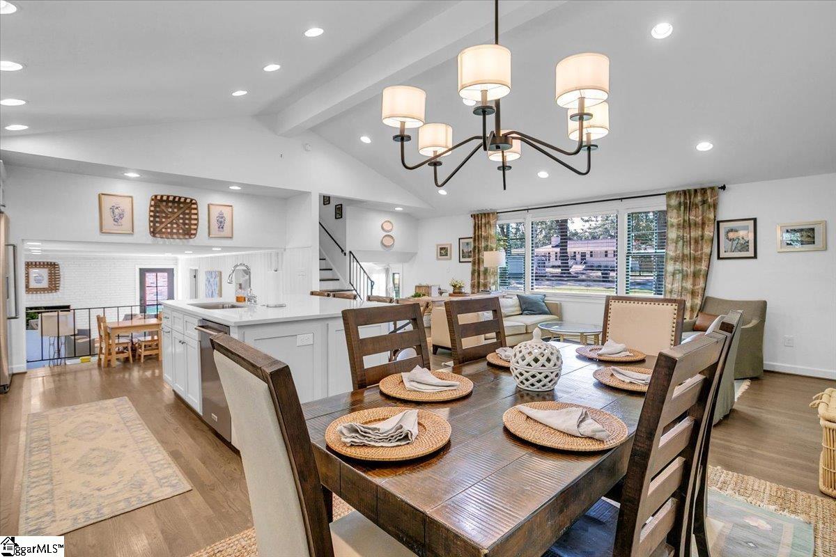 Greenville, South Carolina 29607, United States, 3 Bedrooms Bedrooms, ,2 BathroomsBathrooms,Residential,Contingent,204084