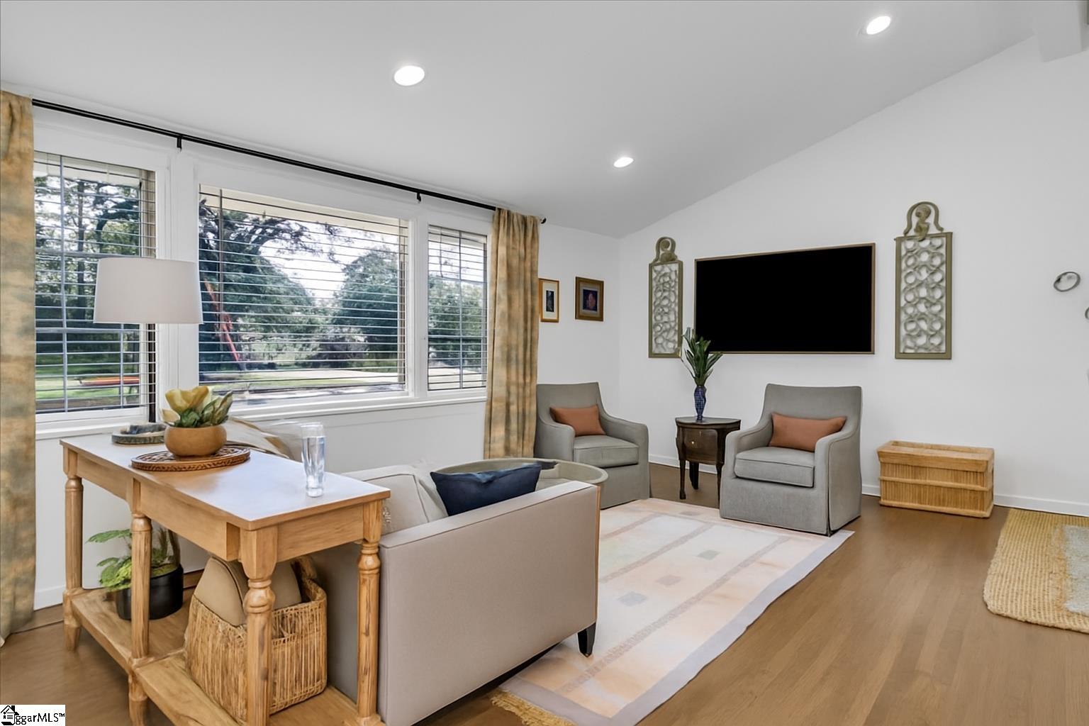 Greenville, South Carolina 29607, United States, 3 Bedrooms Bedrooms, ,2 BathroomsBathrooms,Residential,Contingent,204084